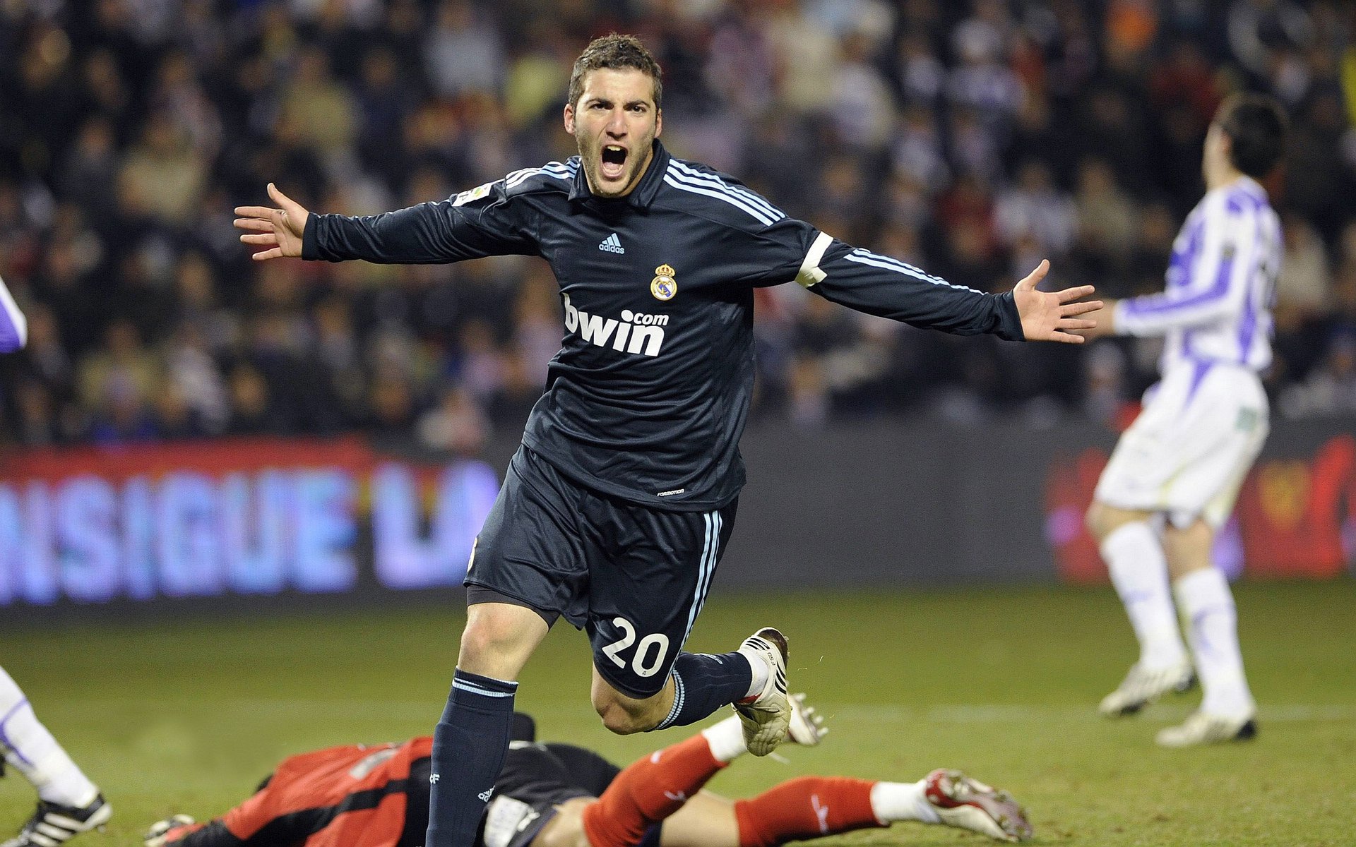 努涅斯爆发，毕尔巴鄂最后时刻击败澳大利亚，一场跨越时空的足球狂想