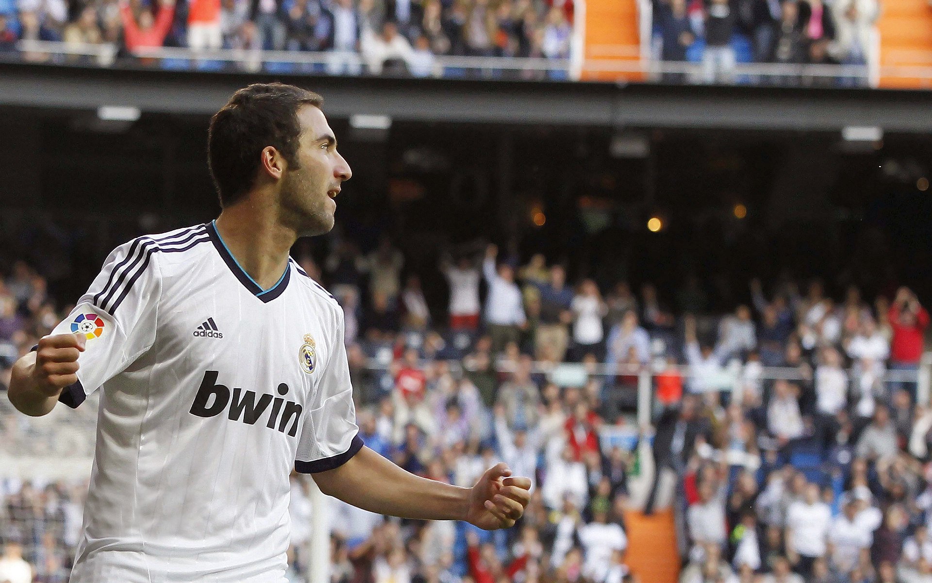 杰伦·格林生涯之夜狂飙42分，湖人末节发力客场险胜开拓者