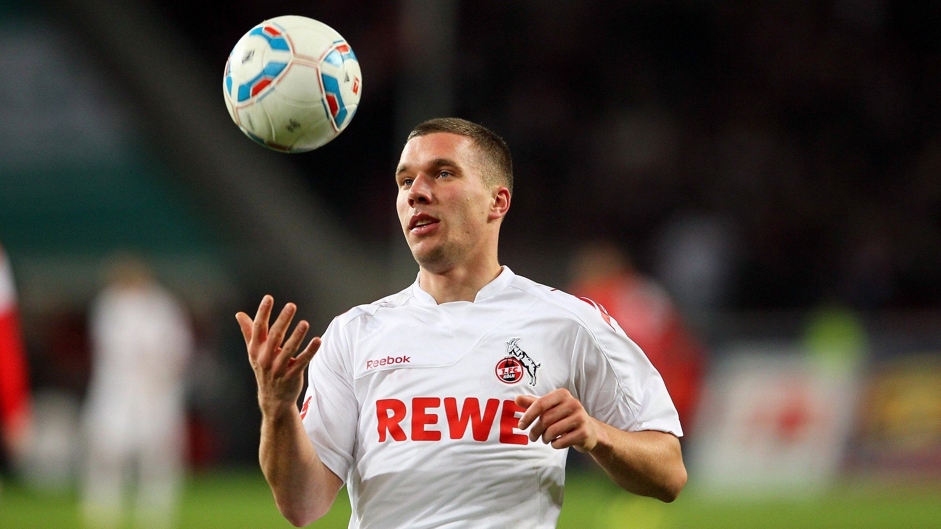 爱游戏tv-极速与丛林，F1争冠烽火下的跨界启示